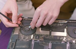 how to clean a laptop fan